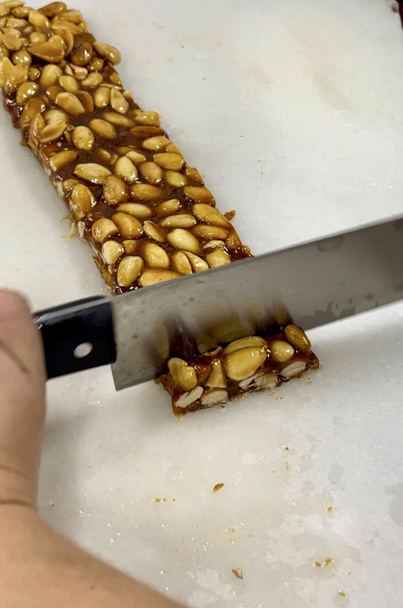 mazapanesbarros's tweet image. ¡Buenos días! Turrón de Guirlache… ¡Delicioso! 😋👍💙
#guirlache #turrones #Navidad #mazapán #toledo #barroso
