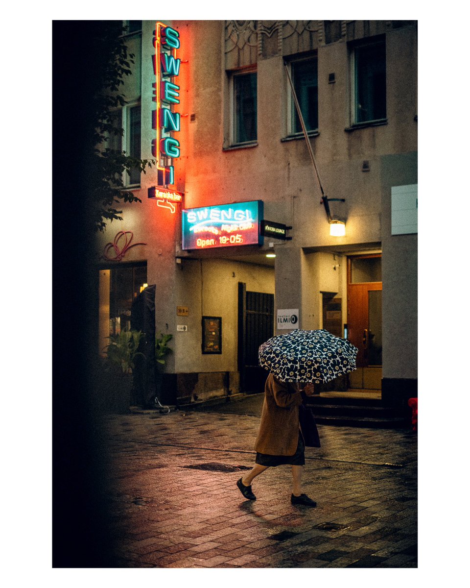 “All the world’s a stage
Rain falls; her steps play their part,
Exits and entrances.”

#streetphotography #fujifilm #photoghraphy #art #photographers #finland