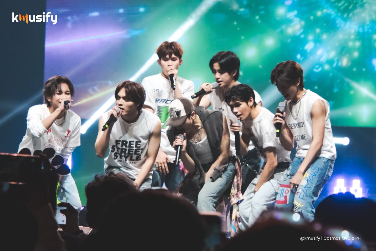 kmusify's tweet photo. ICYMI ‼️

Daytour: Anchor High is a memorable experience for both HORI7ON and ANCHORS; it is more than just a concert, but a celebration of both success and friendship. Let's take a look back on how HORI7ON successfully won their Anchors’ hearts.

🔗 Read more: https://t.co/oNDKOtEUTp

See more photos on instagram:
➡️ https://t.co/Wc50eGiwNf

ANCHOR HIGH IN MOA ARENA
#DAYTOUR_ANCHORHIGH
#HORI7ON2NDCONCERTinMOAARENA
#HORI7ON #호라이즌 #HORI7ON
