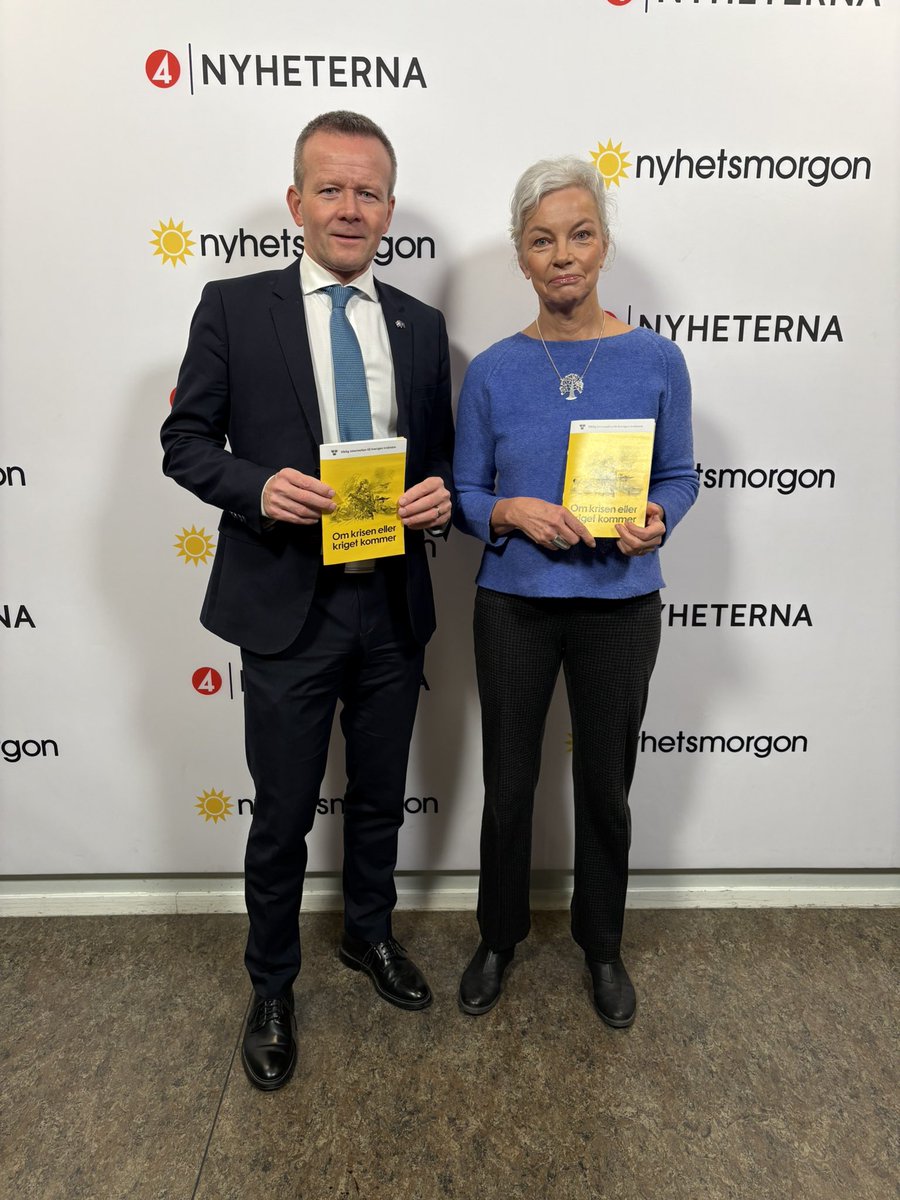 Mikael Frisell (@mikaelfrisell) on Twitter photo Idag börjar vi skicka ut en ny version av broschyren ”Om krisen eller kriget kommer” till 5,2 milj hushåll. Omvärldsläget är allvarligt, vi behöver stärka vår motståndskraft för att möta kriser o ytterst krig. Jag uppmanar alla: Läs broschyren o följ råden.
<a href="/MSBse/">MSB - Myndigheten för samhällsskydd och beredskap</a> #säkpol #svfm Idag börjar vi skicka ut en ny version av broschyren ”Om krisen eller kriget kommer” till 5,2 milj hushåll. Omvärldsläget är allvarligt, vi behöver stärka vår motståndskraft för att möta kriser o ytterst krig. Jag uppmanar alla: Läs broschyren o följ råden.
<a href="/MSBse/">MSB - Myndigheten för samhällsskydd och beredskap</a> #säkpol #svfm