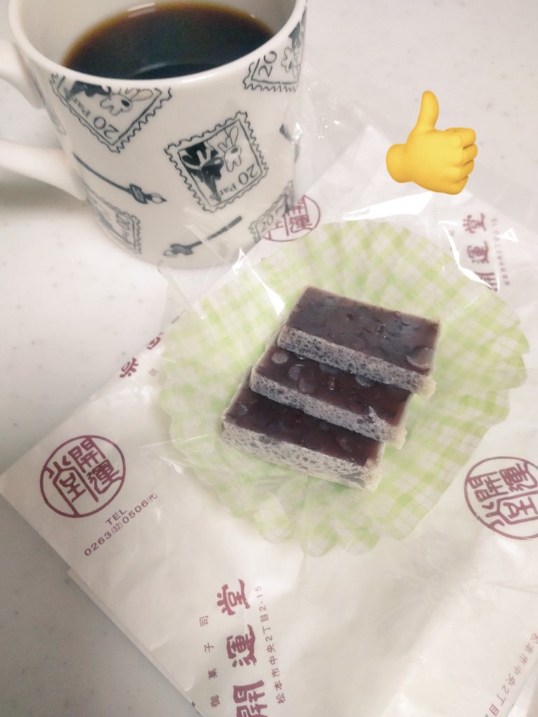 emikozou's tweet photo. ばあちゃんの米寿のお祝いで親戚の集まり蓼科で1泊2日…今日は👜片付けしながら3時のオヤツに「きんつば」をブラック珈琲☕でいただいてます🤗 https://t.co/rhH9qJoVcj