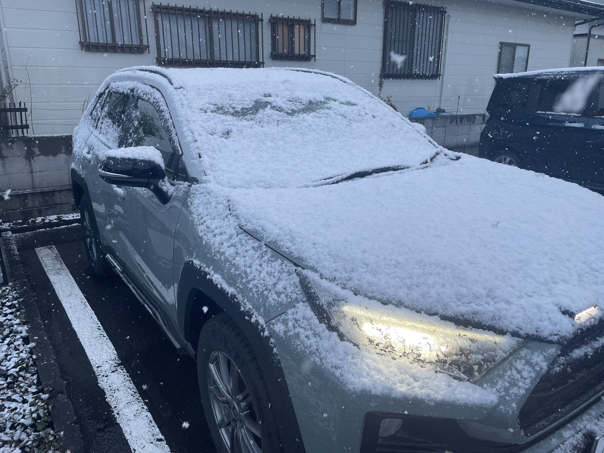 Myou1ro347's tweet photo. 初雪なり https://t.co/0yrv4lrEL2