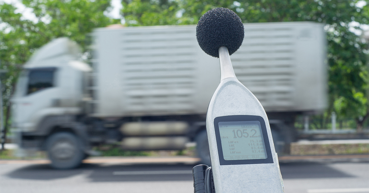 GeblitztDe's tweet photo. Fast ein Viertel der #Deutschen ist täglich von #Verkehrslärm betroffen. Doch wie laut darf ein #Kraftfahrzeug eigentlich sein? Wie lauten die #Grenzwerte?

https://t.co/wcsN2eI6nx https://t.co/08vkZsI2CJ