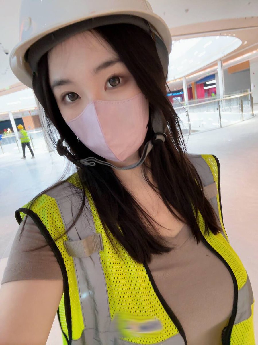 春宵一夜的激情让今天的工作状态都提高了不少，看来女人真的是需要滋润的～

随着年岁的增长，对于性爱，我有了新的理解，我开始更注重性爱前的调情，享受被爱抚的感觉…

所以，有没有懂性儒雅的大叔来报名呢？ https://t.co/2nUM52hscX