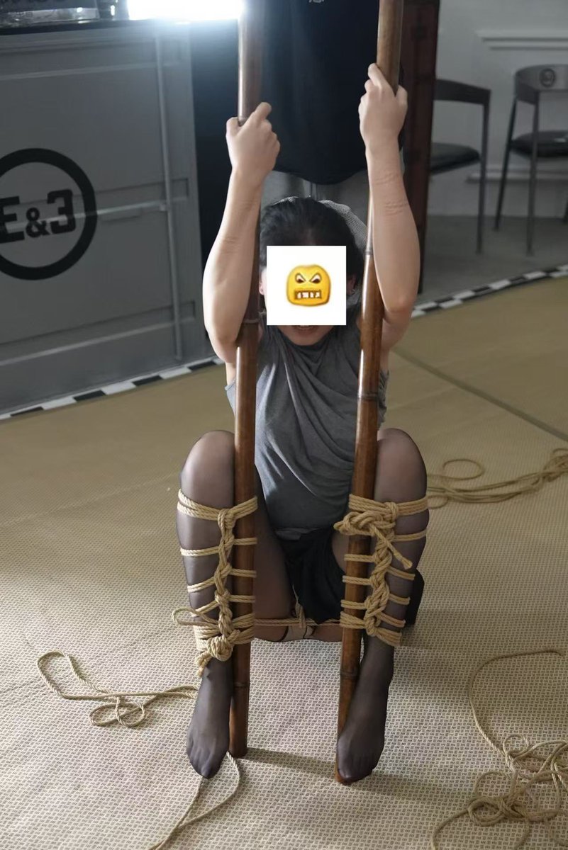 一些竹竿的小妙用。
model：<a href="/PansPuppy/">rua比特🍙</a> 
📷：<a href="/beyonds_dxd/">📷beyond 🪢</a> 
图四是一位brat在试图踩高跷🤔