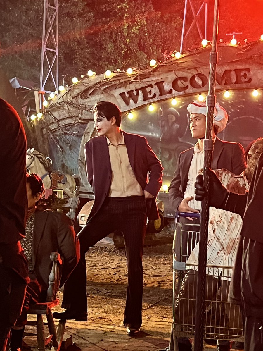 gilstory_ent's tweet photo. [길타임즈] 
<열혈사제2> 비하인드 직찍_!

조커로 변신한 ‘남길’해일🤡🃏🦇🪄

매주 금, 토요일 밤 10시,
SBS에서 만나요 👋🏻

#김남길 #SBS #열혈사제2 #kimnamgil #TheFieryPriest2  #DisenyPlusKR #길스토리이엔티 #gilstoryent #キムナムギル #金南佶 https://t.co/VhRzglFMbo