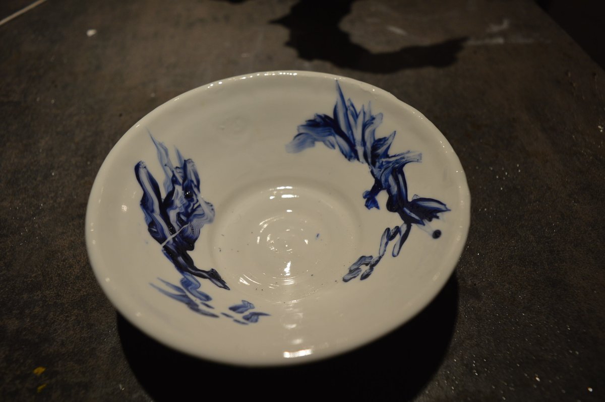 Cosimo_macagno's tweet image. Sortie de four  !!!  
Les porcelaine dragon bleu et blanc sont la ou parfois avec juste des petit motif  du dorée du bleu et du lila  disponible a mes deux marchés de noel le 7 et le 15 a brest  et apres sur mon site 
#ceramics #dragon #art #potery