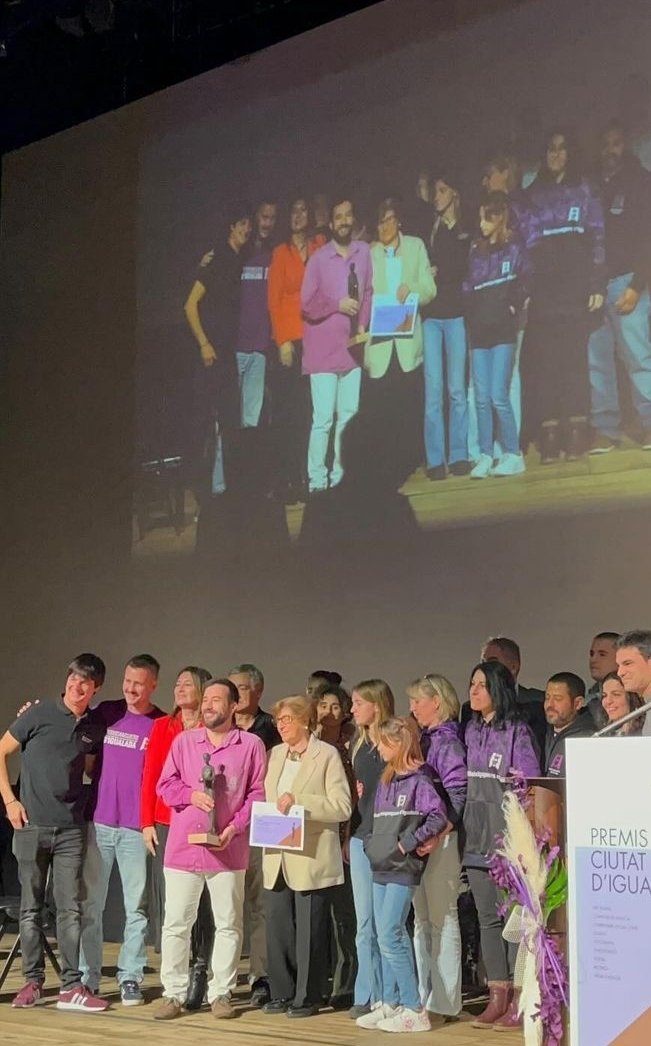 Aquest any el premi social i cívic Mossèn Còdol, recau a <a href="/moixiganguers/">Moixiganguers d'Igd</a>.
Una entitat que transcendeix  i va més enllà del fet casteller.
Una entitat cívica i social que aglutina i integra.
Per molts anys <a href="/moixiganguers/">Moixiganguers d'Igd</a>
#PremisCiutatIgualada2024