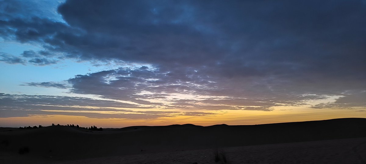 Aujourd'hui je débute mon voyage 

D'après Abou Houreira (radhy Allahu 'anh), un homme est allé voir le Prophète (sallallahu 'alayhi wa sallam) alors qu'il voulait voyager et lui dit: 

"Ô Messager d'Allah ! Conseille moi."

Le Prophète (sallallahu 'alayhi wa sallam) lui dit: