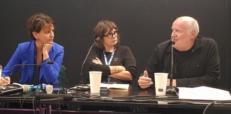 « Le but, ce n’est pas d’évacuer le numérique, c’est de s’émanciper de tous les empêchements et enfermements, de développer le pouvoir d’agir, de créer, de réfléchir » : compte rendu d’une table ronde <a href="/educatechexpo/">Educatech Expo</a> avec <a href="/najatvb/">Najat Vallaud-Belkacem</a> et @EdwigeChirouter cafepedagogique.net/2024/11/18/lec…