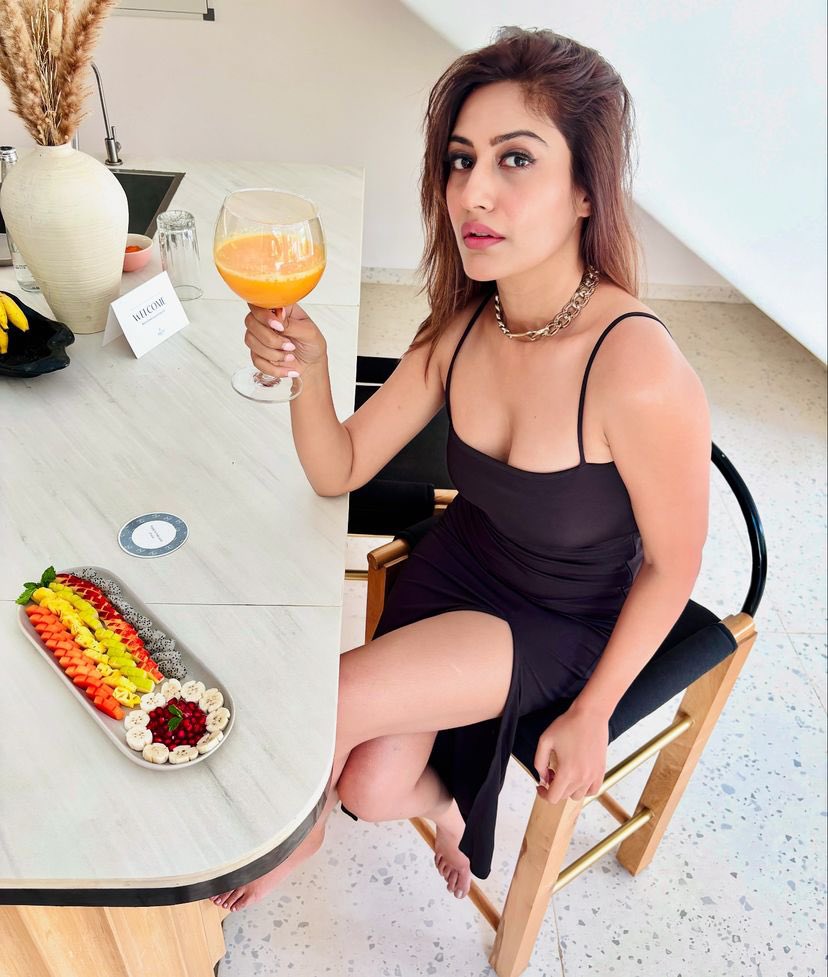 rutujakachare's tweet photo. Uffff🔥🫶🏽
#SurbhiChandna https://t.co/AIHxBiy1m3