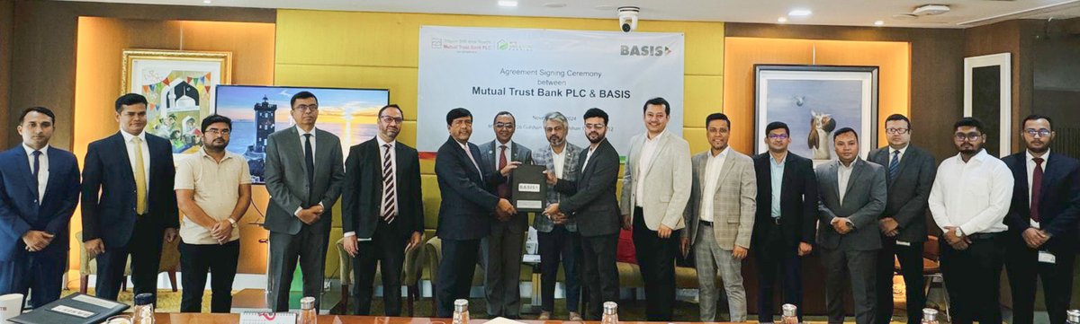 BASIS_BD's tweet photo. BASIS Signs MoU with Mutual Trust Bank PLC

BASIS signed a Memorandum of Understanding (MoU) with Mutual Trust Bank PLC on November 17, 2024, at their Head Office in Gulshan to introduce exclusive collateral-free loan facilities for BASIS members. https://t.co/WAxAGw8lcK