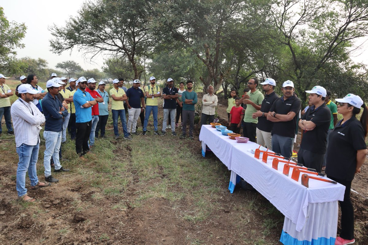 PrayasGroup's tweet photo. Proud to partner with  DCB bank to transform 0.5 acres of barren land into a lush green oasis with 500 native trees in Chhatrapati Sambhajinagar, Maharashtra!
125+ participants joined us to plant 25+ native species, ensuring biodiversity &amp; sustainability. https://t.co/fvsj3gwXin