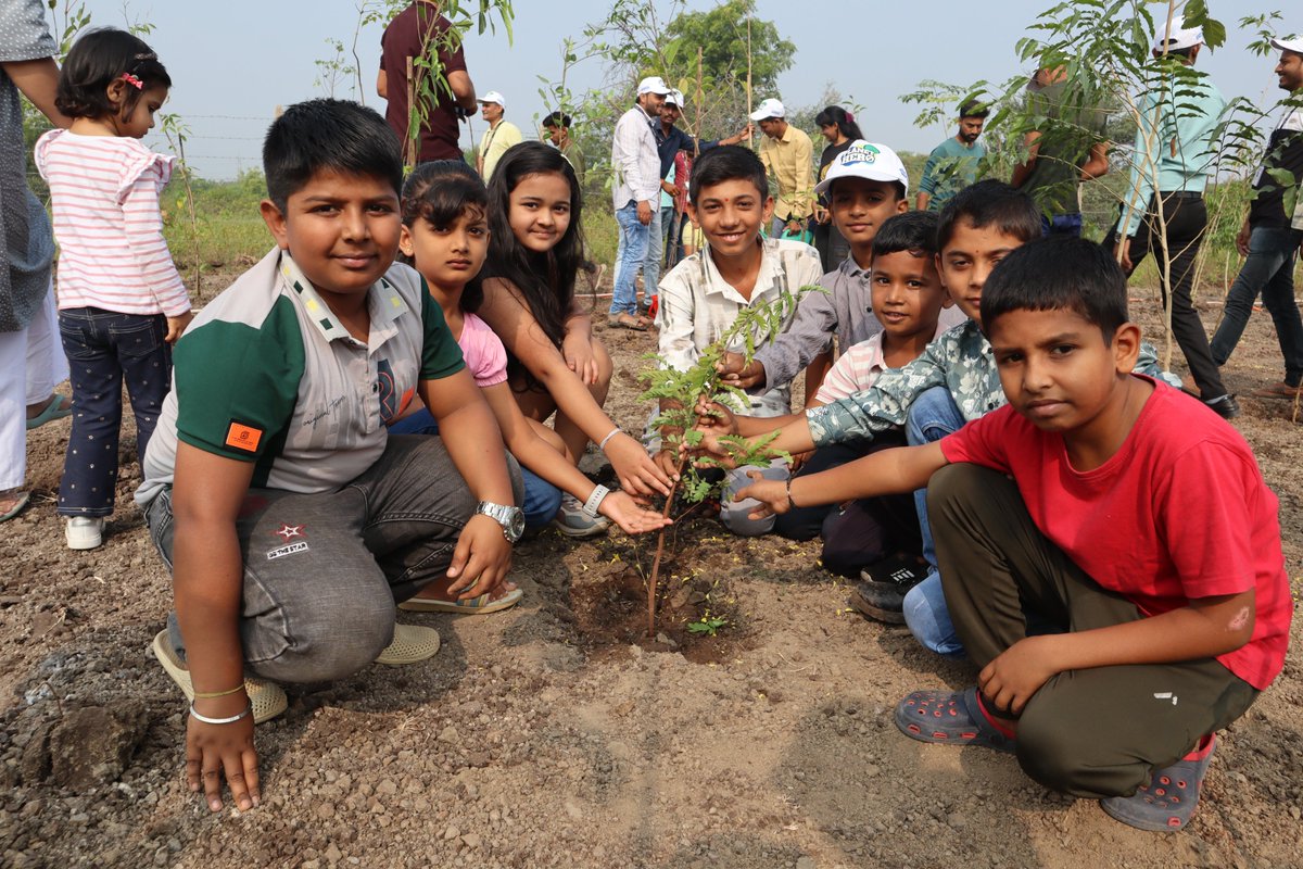 PrayasGroup's tweet photo. Proud to partner with  DCB bank to transform 0.5 acres of barren land into a lush green oasis with 500 native trees in Chhatrapati Sambhajinagar, Maharashtra!
125+ participants joined us to plant 25+ native species, ensuring biodiversity &amp; sustainability. https://t.co/fvsj3gwXin