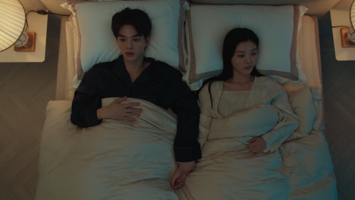 NJHIST0RY's tweet photo. One of the things I can't forget about Dohee and Guwon marriage agreement is that they literally just followed it on their wedding day, because the day after their wedding, they started sleeping together in one bed already 😭💀 i miss my two losers inlove pls 

#MyDemon https://t.co/zxRMWLJpjK