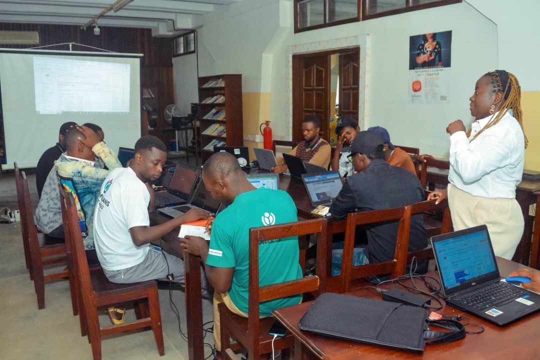 WikimediaRDC's tweet photo. Le Samedi 16/11, nos WikiClubs de Bunia et de Kisangani se sont réunis en #Wikipermanences, dans le but d'accompagner les nouveaux membres et de consolider les compétences des anciens.

Note: ces ateliers font partie du programme de renforcement des capacités de @WikimediaRDC https://t.co/fxhCW0zxIZ
