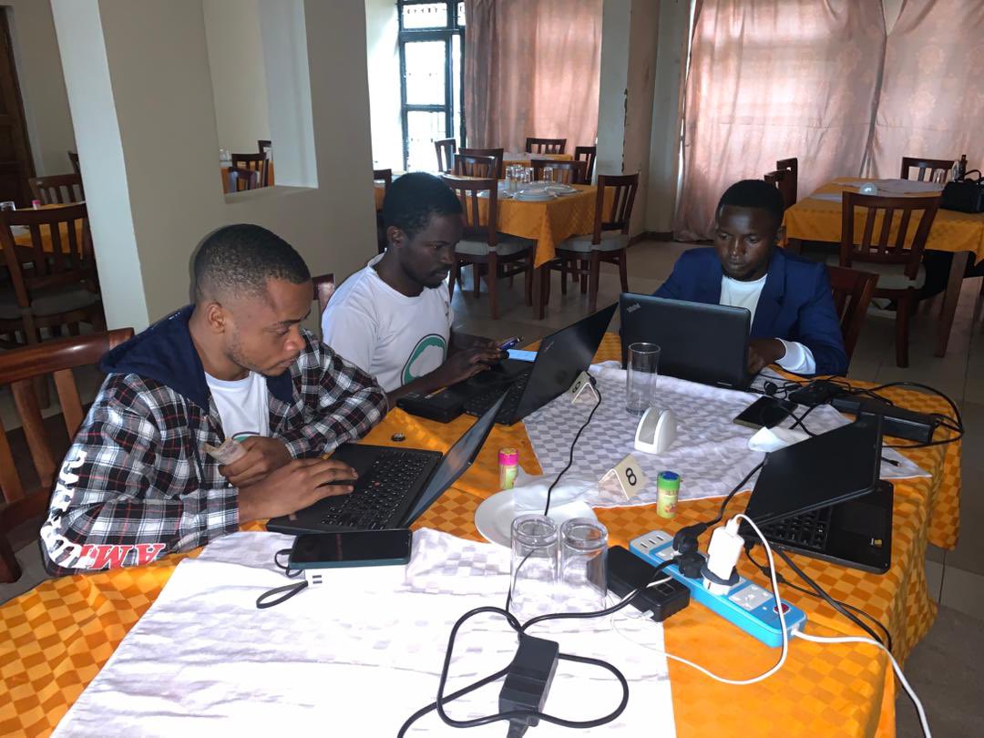 Le Samedi 16/11, nos WikiClubs de Bunia et de Kisangani se sont réunis en #Wikipermanences, dans le but d'accompagner les nouveaux membres et de consolider les compétences des anciens.

Note: ces ateliers font partie du programme de renforcement des capacités de <a href="/WikimediaRDC/">Wikimedia RDC</a>