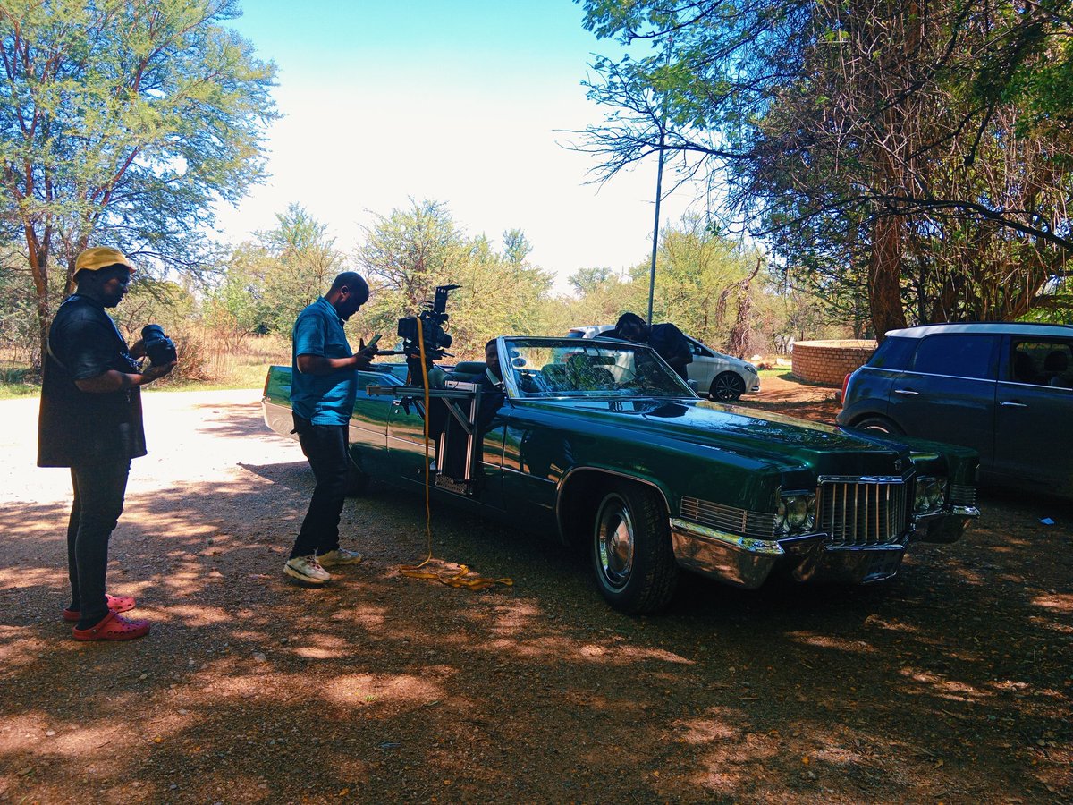 A production company setting up for a shoot !

#filming #moviedirector #filmdirector #movieindustry #moviemaking #producer #fixer #musicproducer #artdirector #locationscout #locationscouting #shootlocation #moviescenes #