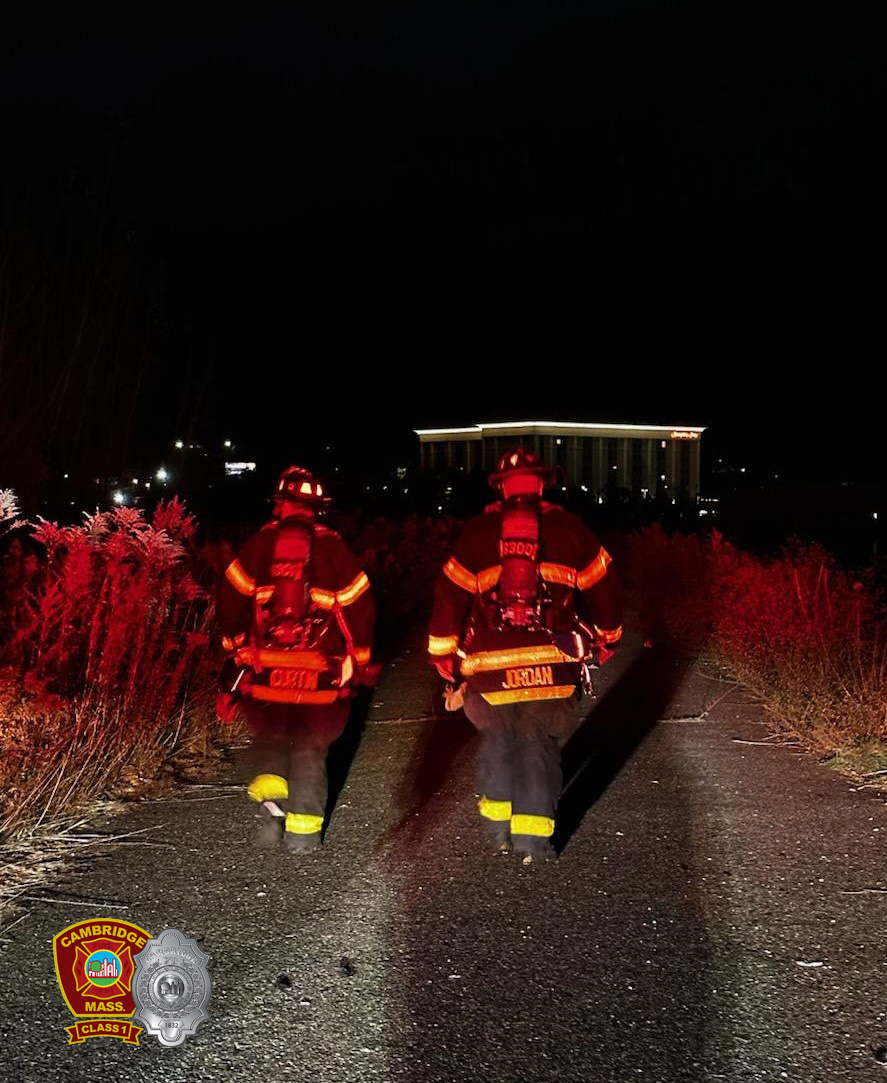 CambridgeMAFire's tweet photo. Cambridge Firefighters working at the 8-alarm fire in Chelsea, a fire on Forbes St.
Cambridge Engines 5 &amp; 4, Ladder 2, Squad 3, &amp; Division 1 are working a the fire. 
Engine 2 is covering.
@ChelseaFire_MA https://t.co/MyLuYJSgw4
