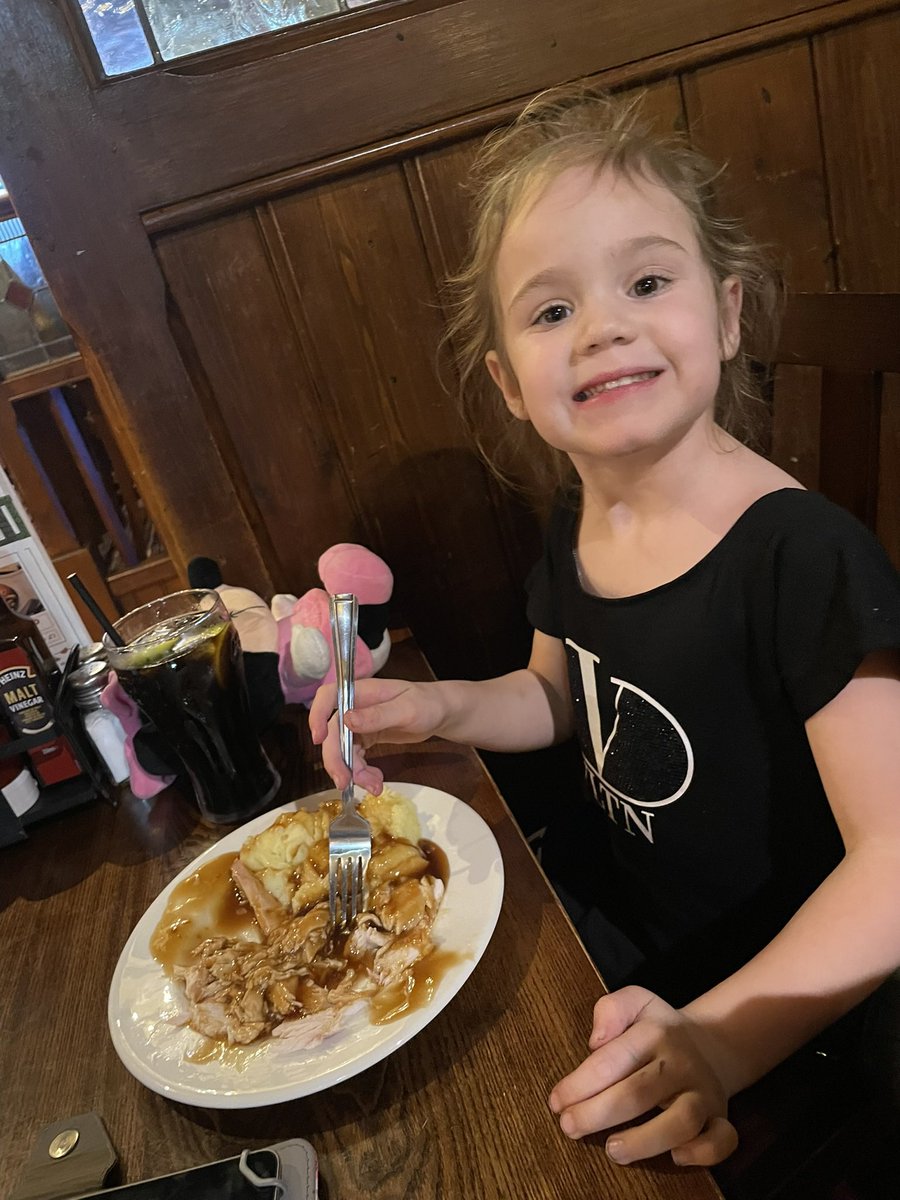 sueellen25's tweet photo. Willow had a lovely breakfast on Saturday at cherry gardens and then a carvery on Sunday with ice cream, she wanted to show you 😋 @BHCohort3031 https://t.co/6ttqEaUHn3
