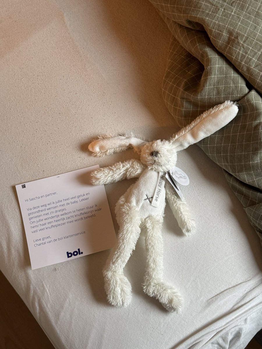 saschavs01's tweet photo. Nog maar eens bewijs dat de klantendienst van @bol_com de beste is! Duizendmaal dank en in het bijzonder aan Chantal van de klantendienst! 🥰 https://t.co/Q4pEuGwZDX
