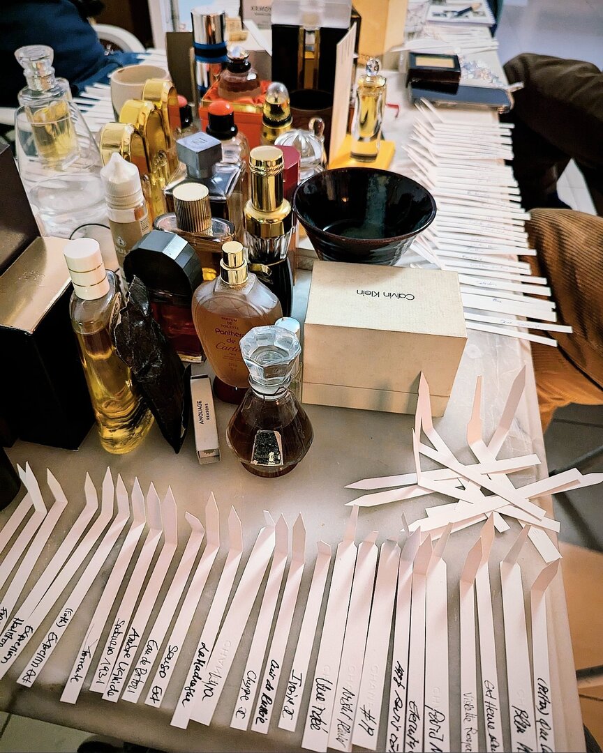 Un dimanche après-midi en mode sniffing-party...

Des beautés d'hier, d'avant-hier et d'aujourd'hui.

Et un OVNI, un vrai, sur la dernière photo : "La Madrague" (Brigitte Bardot). Un extrait dément, un parfum de star lancé en 1970 qui a traversé les anné… instagr.am/p/DCgU3P1oppx/