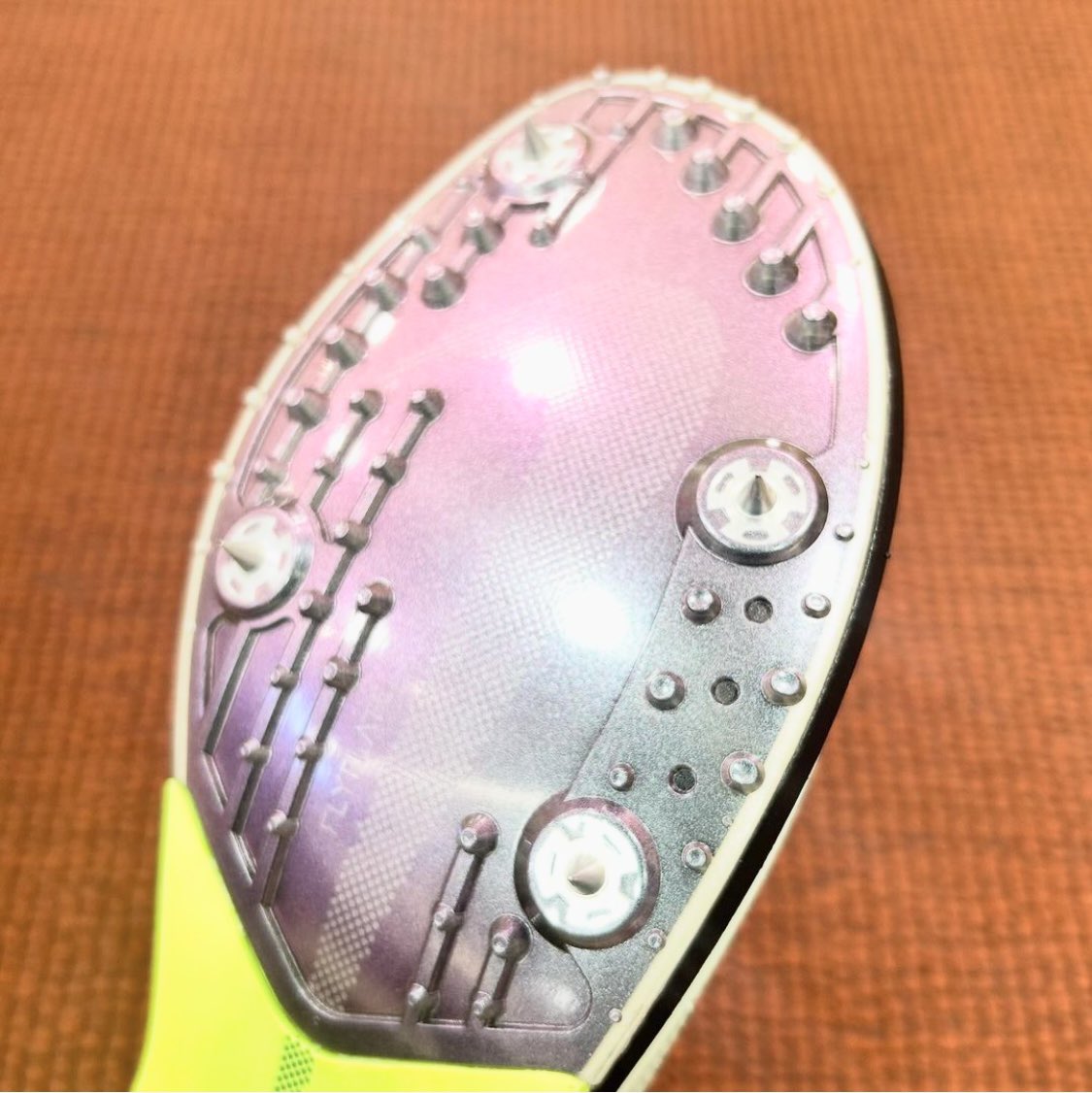 step_tsujido's tweet photo. #NIKE
ZOOMX  DRAGONFLY 2  ELITE

大好評発売中！

☝️ドラゴンフライ2との���い
❶固定式ニードルピン
　軽さと強度がアップ！🔥

❷カーボンファイバープレートで
　反発と推進力が進化！
　更なる加速に期待です♪

在庫状況などお気軽に
お問い合わせ下さい！
☎️0466-34-4192

#ステップ湘南辻堂 https://t.co/41g59wGGwf