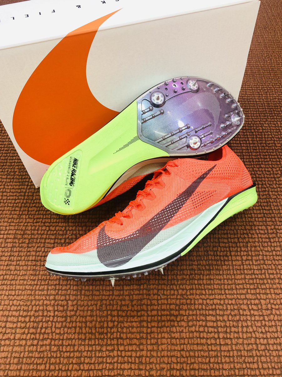 step_tsujido's tweet photo. #NIKE
ZOOMX  DRAGONFLY 2  ELITE

大好評発売中！

☝️ドラゴンフライ2との���い
❶固定式ニードルピン
　軽さと強度がアップ！🔥

❷カーボンファイバープレートで
　反発と推進力が進化！
　更なる加速に期待です♪

在庫状況などお気軽に
お問い合わせ下さい！
☎️0466-34-4192

#ステップ湘南辻堂 https://t.co/41g59wGGwf