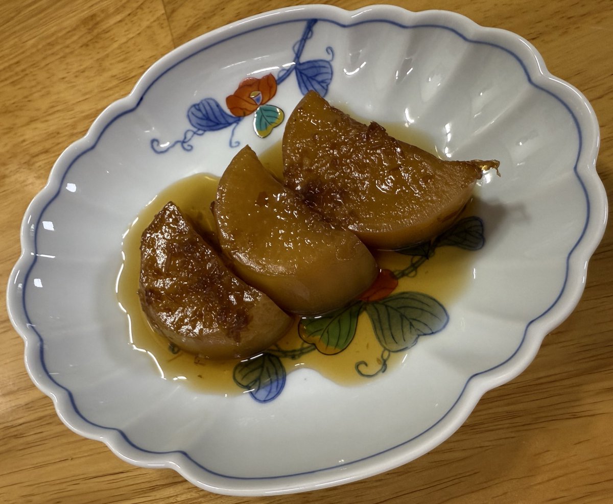 엄청 맛있는 무조림!!!
<a href="/Yondu_recipe/">요리에센스 연두</a> 에서 보내주신 연두랑 연두링으로 무조림 했는데 맛있어!!! 
안에까지 간이 맛있는 무조림 알려주께!!
일단 무는 2cm두께로 썰어서 냄비에 넣고 무가 잠길만큼 물 넣고. 연두링 하나 연두1숟갈 맛간장3숟갈 맛술(없어도 ㅇㅋ) 꿀 알룰로스 물엿 암거나⬇️