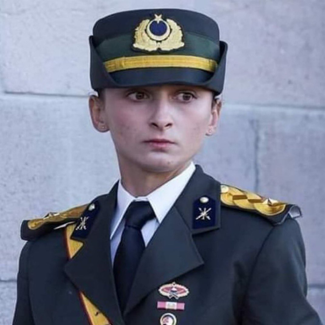 Bugün Teğmenine sahip çıkmayan 
Yarın vatanına sahip çıkamaz!🇹🇷