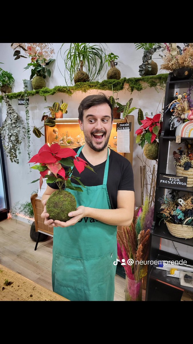 Cositas que me hacen muy feliz: aprender a hacer kokedamas 🌱

Muchas gracias a @plantlovertaller por este taller 🫶🏻

¡Que tengáis buen comienzo de semana! 

#Autocuidado #Kokedamas #PlantLover #Psicología