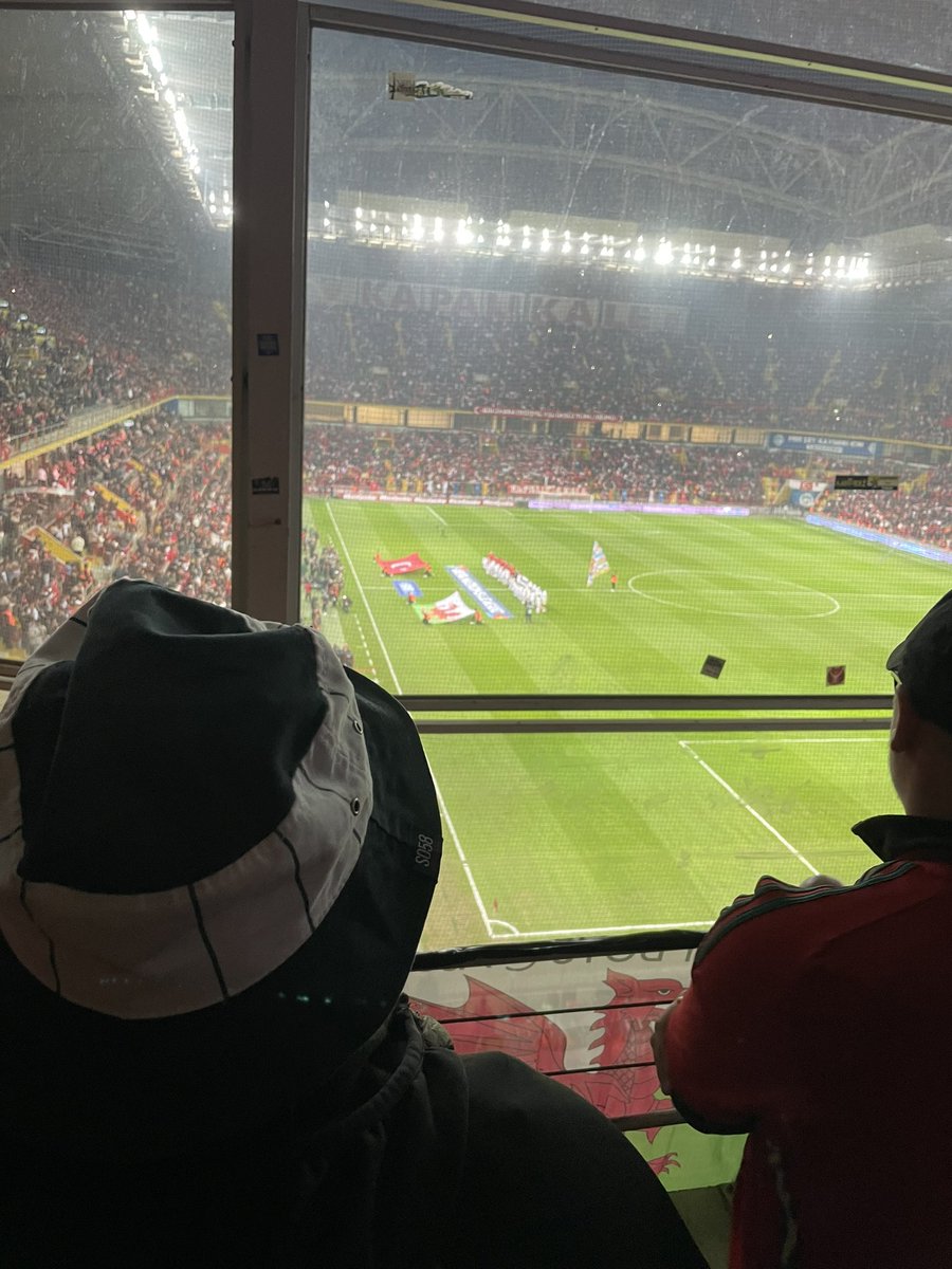 Fleeting visit for the latest #walesaway trip 🥱 
48 hours - 5 flights 
And it’s done and dusted ✈️ ⚽️