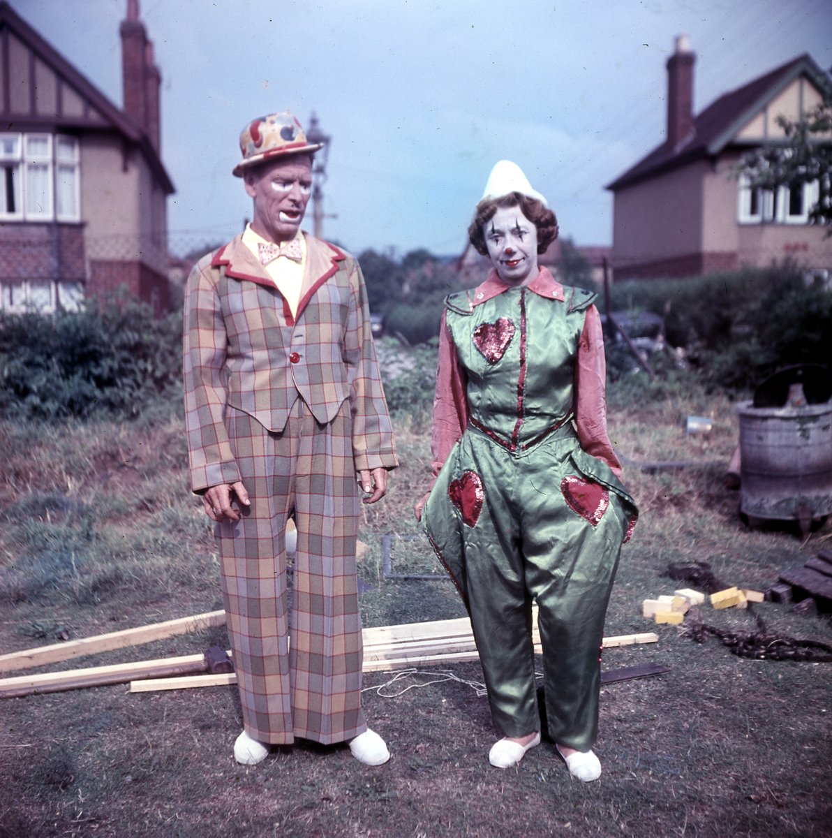 National Fairground and Circus Archive (@fairarchives) on Twitter photo 🎉HAPPY 30th BIRTHDAY TO US🌟
The second episode in our new #NFCAat30 podcast series is now available to listen to on <a href="/UniShefPlayer/">University of Sheffield Player</a>
and YouTube! Hear illustrator Graham Downie talk about his involvement with the NFCA, the Fairground Mercury and more! ➡️ tinyurl.com/nhzhrzw3 🎉HAPPY 30th BIRTHDAY TO US🌟
The second episode in our new #NFCAat30 podcast series is now available to listen to on <a href="/UniShefPlayer/">University of Sheffield Player</a>
and YouTube! Hear illustrator Graham Downie talk about his involvement with the NFCA, the Fairground Mercury and more! ➡️ tinyurl.com/nhzhrzw3