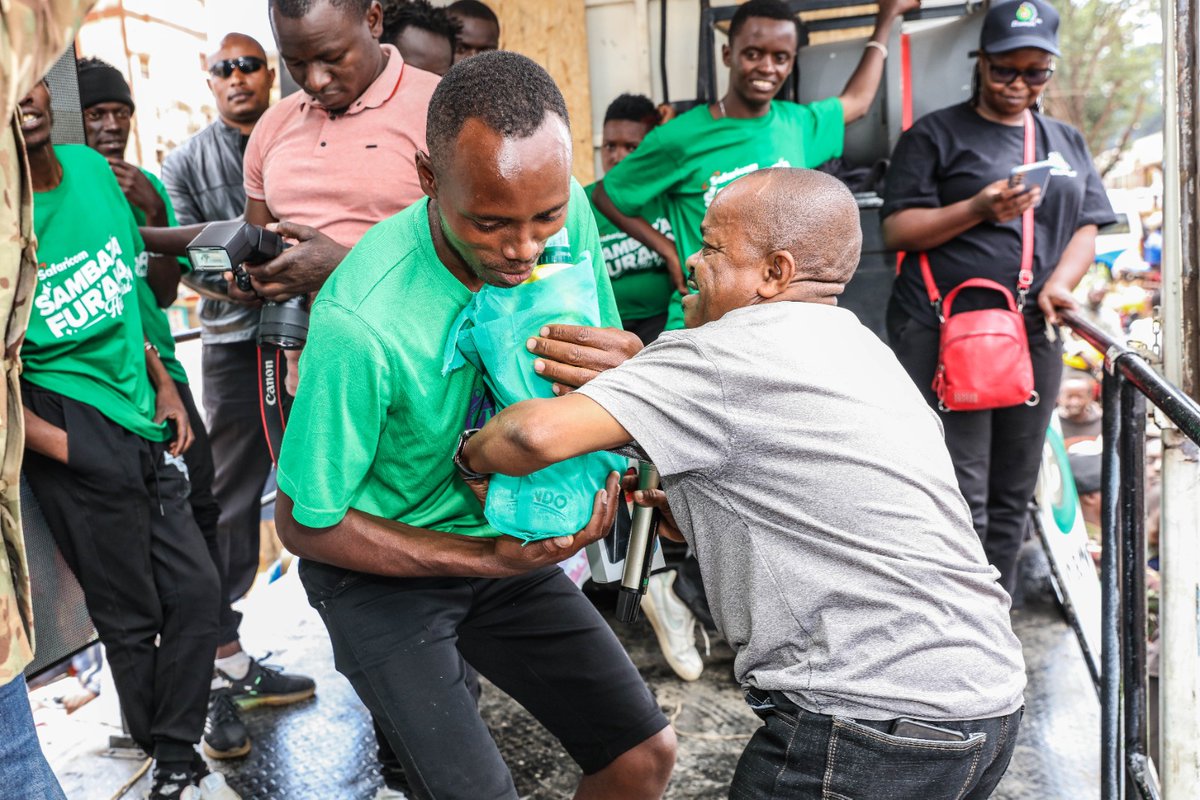 MerciGeeh's tweet photo. This week, the Mountain Region is at the heart of Safaricom’s caravan celebrations.

Join us for an unforgettable day filled with love, laughter, and surprises.

Last week’s Rift Valley event was a true highlight.

#SambazaFurahaNaSafaricom https://t.co/KdJrJCxE85