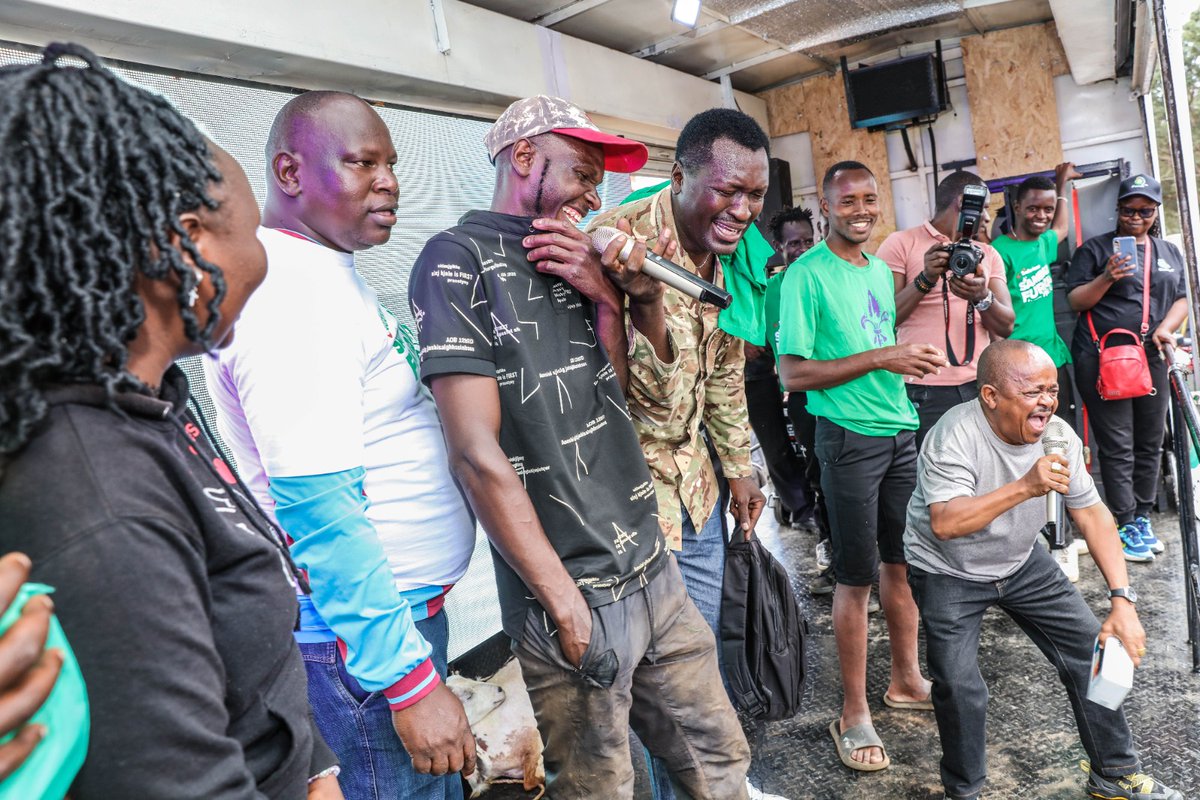 MerciGeeh's tweet photo. This week, the Mountain Region is at the heart of Safaricom’s caravan celebrations.

Join us for an unforgettable day filled with love, laughter, and surprises.

Last week’s Rift Valley event was a true highlight.

#SambazaFurahaNaSafaricom https://t.co/KdJrJCxE85