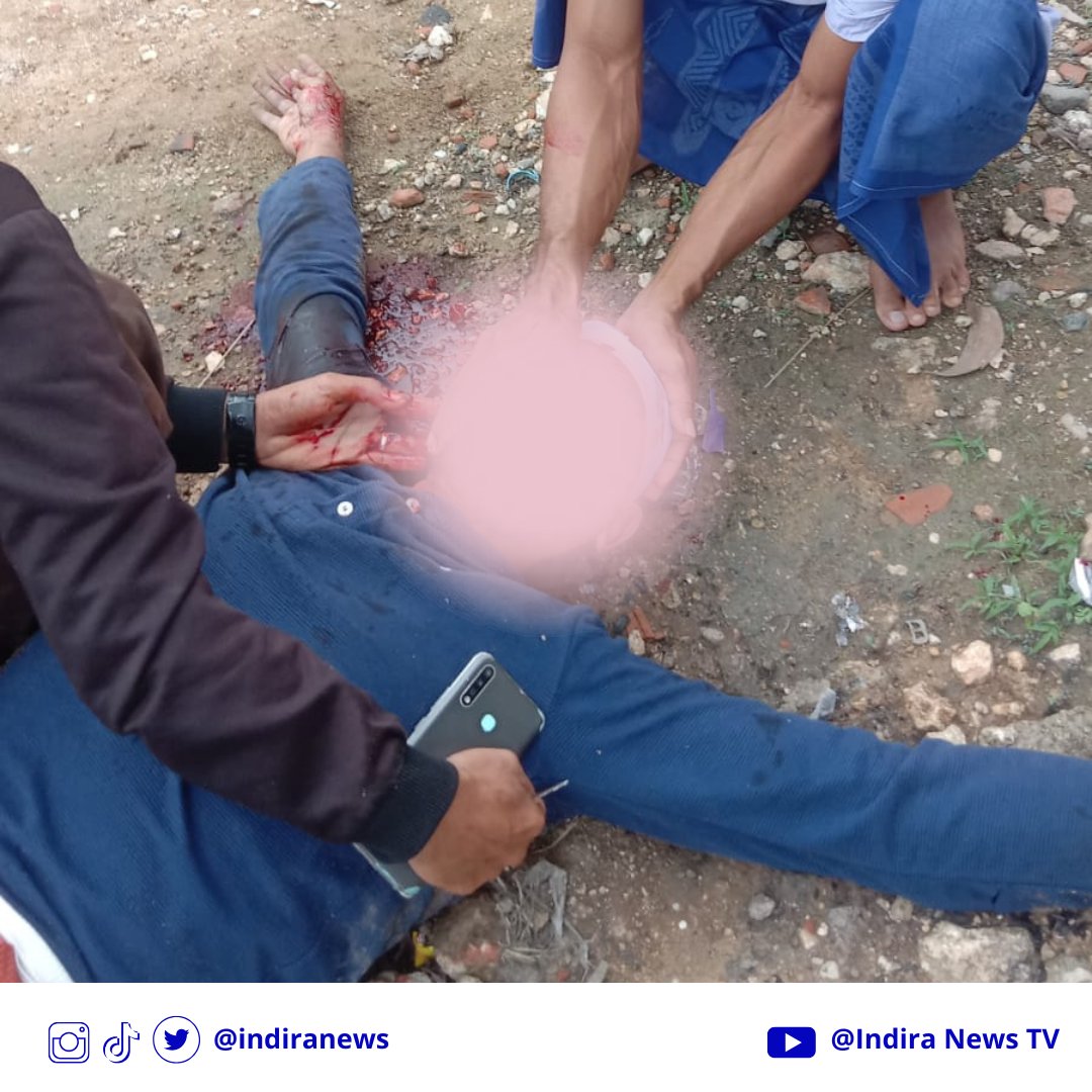 IndiraNews's tweet photo. Insiden tragis terjadi di Desa Ketapang Laok, Sampang, Madura, saat seorang saksi Paslon Pilkada 2024 nomor urut 2, Slamet Junaidi-Ahmad Mahfudz (Jimad Sakteh), tewas akibat pembacokan oleh sekelompok orang.
#carok #PilkadaSerentak2024 #Madura https://t.co/HFhus6EIhb