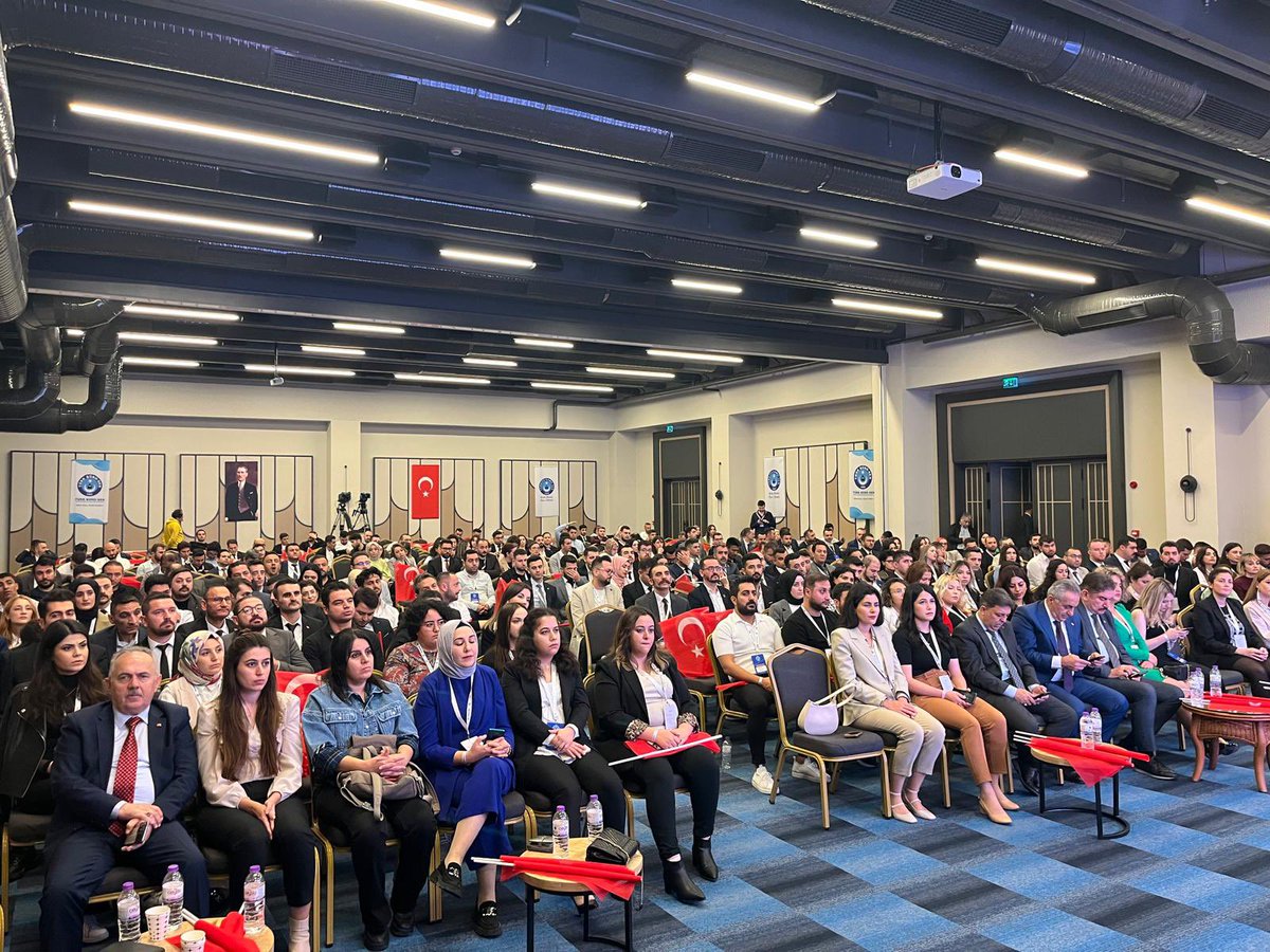 TurkesGuney's tweet photo. ‼️ Yaşasın Türk Büro Sen, Yaşasın Türk Büro Sen Gençliği https://t.co/vHhhbO8bhw