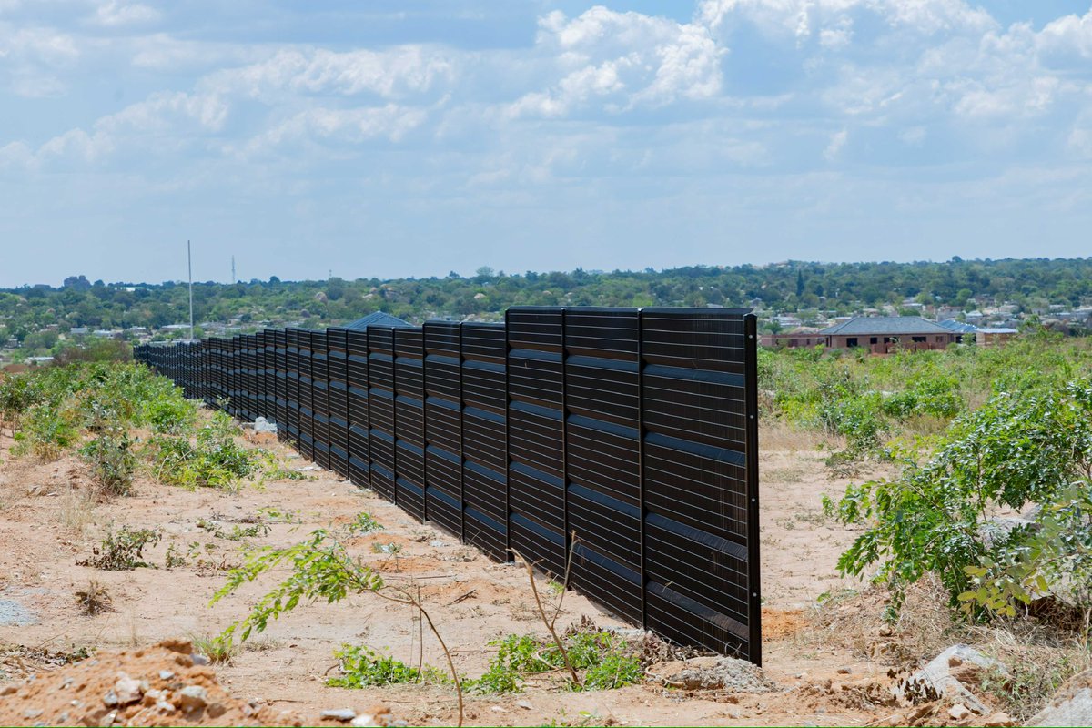 pomonasteel's tweet image. Monday motivation, the Pomona Steel &amp;amp; Fencing way! Here’s a glimpse of our latest ClearView Fence installation, proving that no challenge is too steep for our team.

Let’s secure your property today!

🌐 pomonasteel.co.zw

#PomonaSteel #ClearViewFence