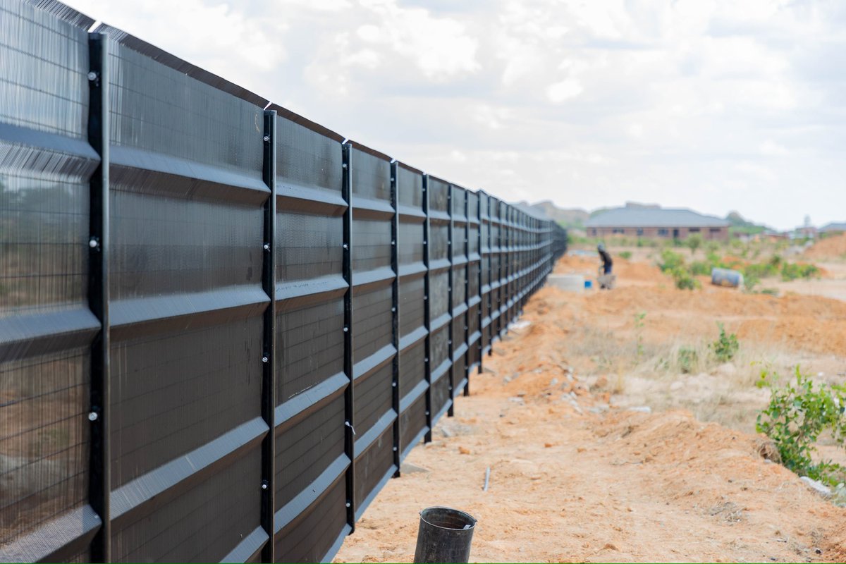 pomonasteel's tweet image. Monday motivation, the Pomona Steel &amp;amp; Fencing way! Here’s a glimpse of our latest ClearView Fence installation, proving that no challenge is too steep for our team.

Let’s secure your property today!

🌐 pomonasteel.co.zw

#PomonaSteel #ClearViewFence