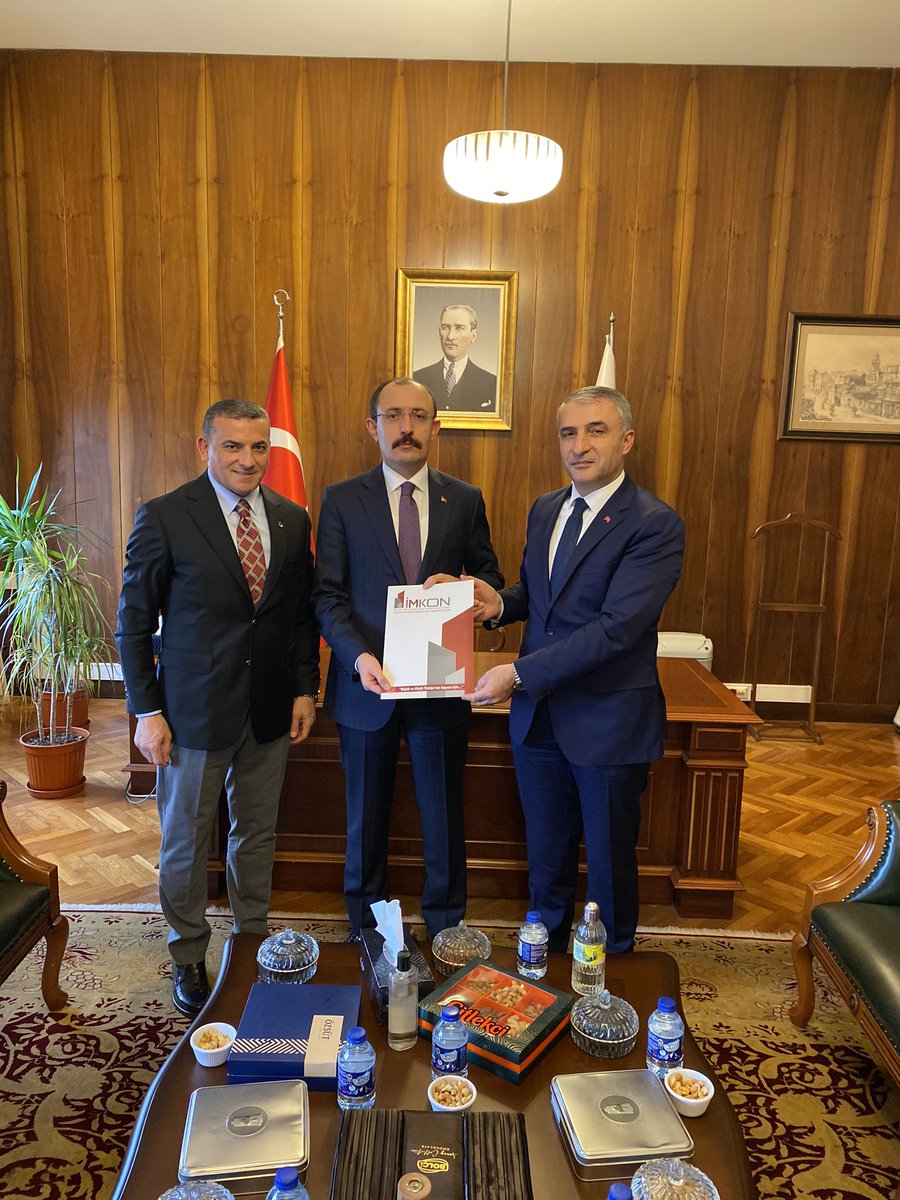 TBMM Plan ve Bütçe Başkanı sayın Mehmet Muş’u makamında ziyaret ettik.

Ziyaretimizde yapı kalitesine katkı sağlamayan hususlar ve üretimi güçlendirecek bir kısım yasal düzenlemelerin yeni torba yasasına eklenmesi konusunu arz ettik.

Sayın başkanımıza nazik kabulleri ve yapıcı