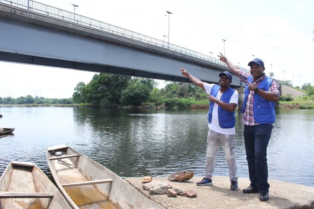 EUinSierraLeone's tweet photo. ๐ง Did you know?
The ๐ช๐บ-funded 99km all-weather road from Bandajuma ๐ธ๐ฑ to the Liberia ๐ฑ๐ท border has 3 major bridges, including: Moa (162m), Sewa (225m) & Waanje (82m). A milestone for boosting trade, connectivity & #RegionalIntegration in West Africa. #GlobalGateway #EU4U https://t.co/dGP1eYRJM4