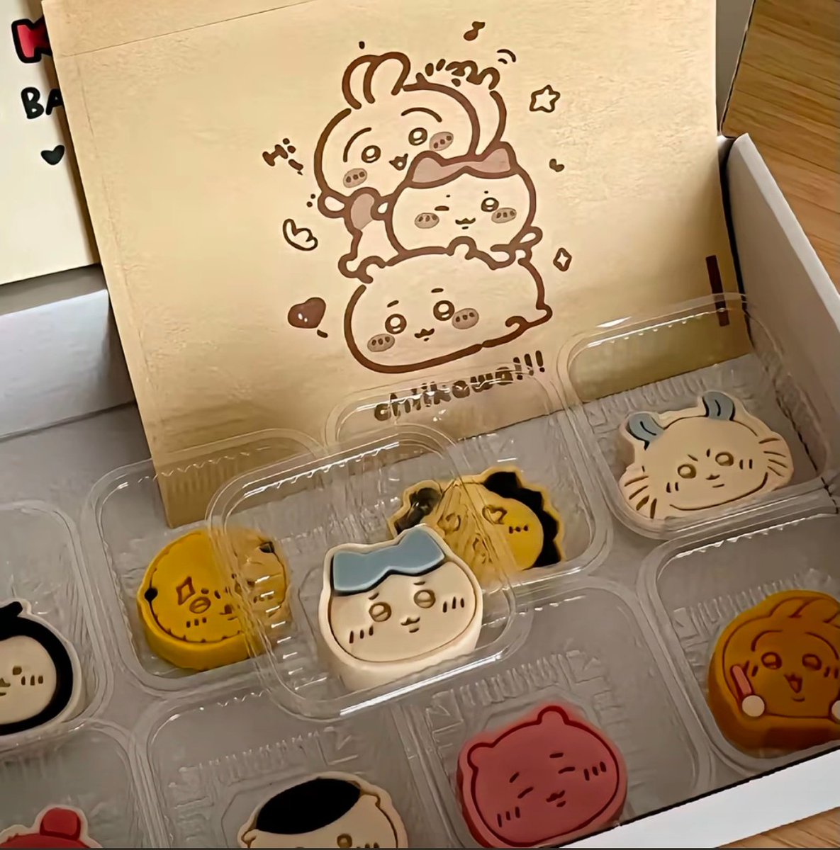 真的没关系 大家都会做错事 会莫名其妙掉眼泪 走在路上突然崩溃 但这并不妨碍我们去看看晚霞 吹吹风 都会过去的