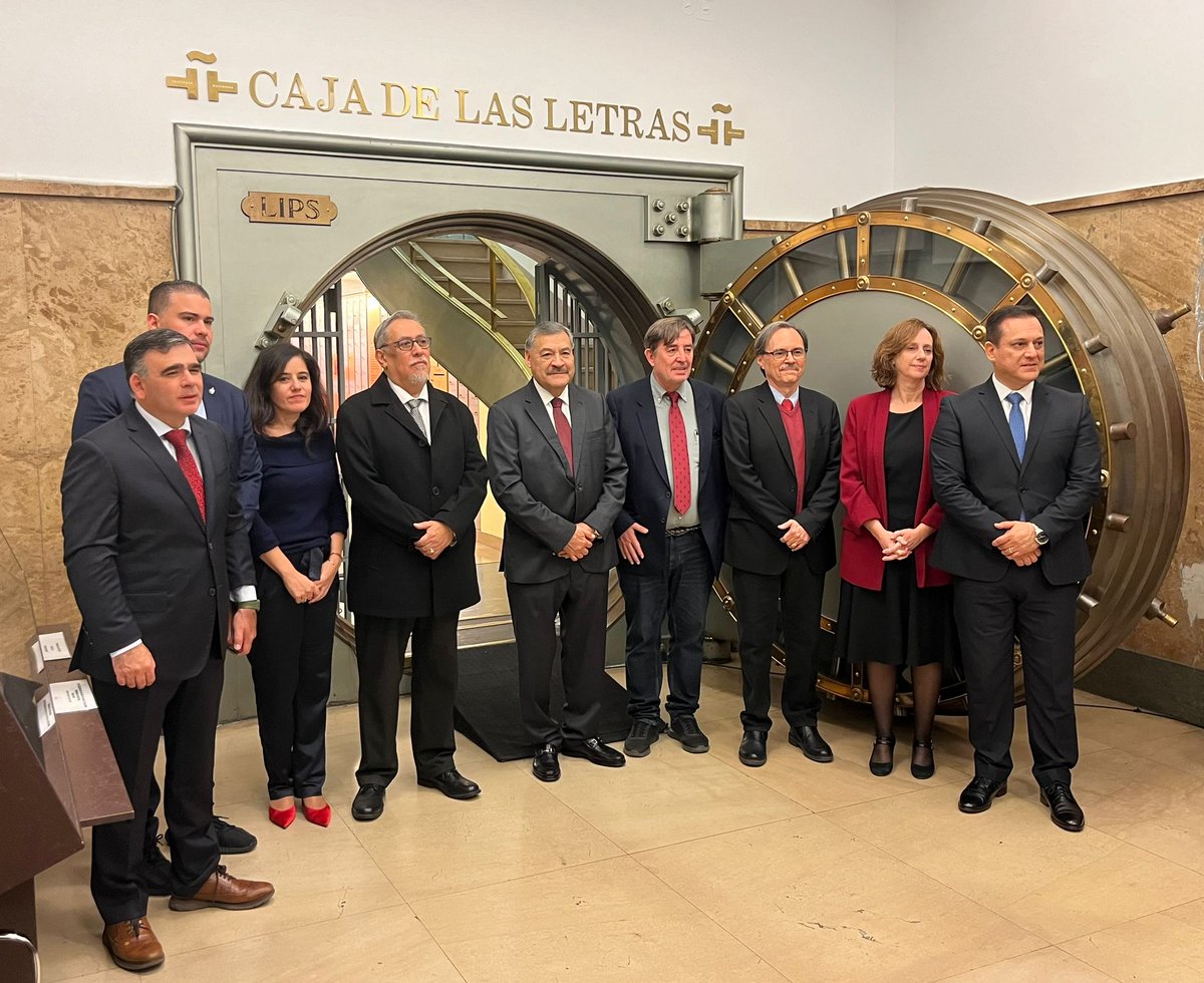Instituto Cultural de México en España (@imexesp) on Twitter photo Hoy se realizó el acto de entrega por parte de la <a href="/uanl/">UANL</a> del legado del escritor 🇲🇽Alfonso Reyes a la Caja de las Letras del <a href="/InstCervantes/">Instituto Cervantes</a>.
Donó el legado: Dr. Santos Guzmán, rector de la UANL.
Testigos de honor: <a href="/lgm_com/">Luis García Montero</a>, director del IC, y <a href="/jorgeaabascal/">Jorge Abascal</a>, director del ICME. Hoy se realizó el acto de entrega por parte de la <a href="/uanl/">UANL</a> del legado del escritor 🇲🇽Alfonso Reyes a la Caja de las Letras del <a href="/InstCervantes/">Instituto Cervantes</a>.
Donó el legado: Dr. Santos Guzmán, rector de la UANL.
Testigos de honor: <a href="/lgm_com/">Luis García Montero</a>, director del IC, y <a href="/jorgeaabascal/">Jorge Abascal</a>, director del ICME.