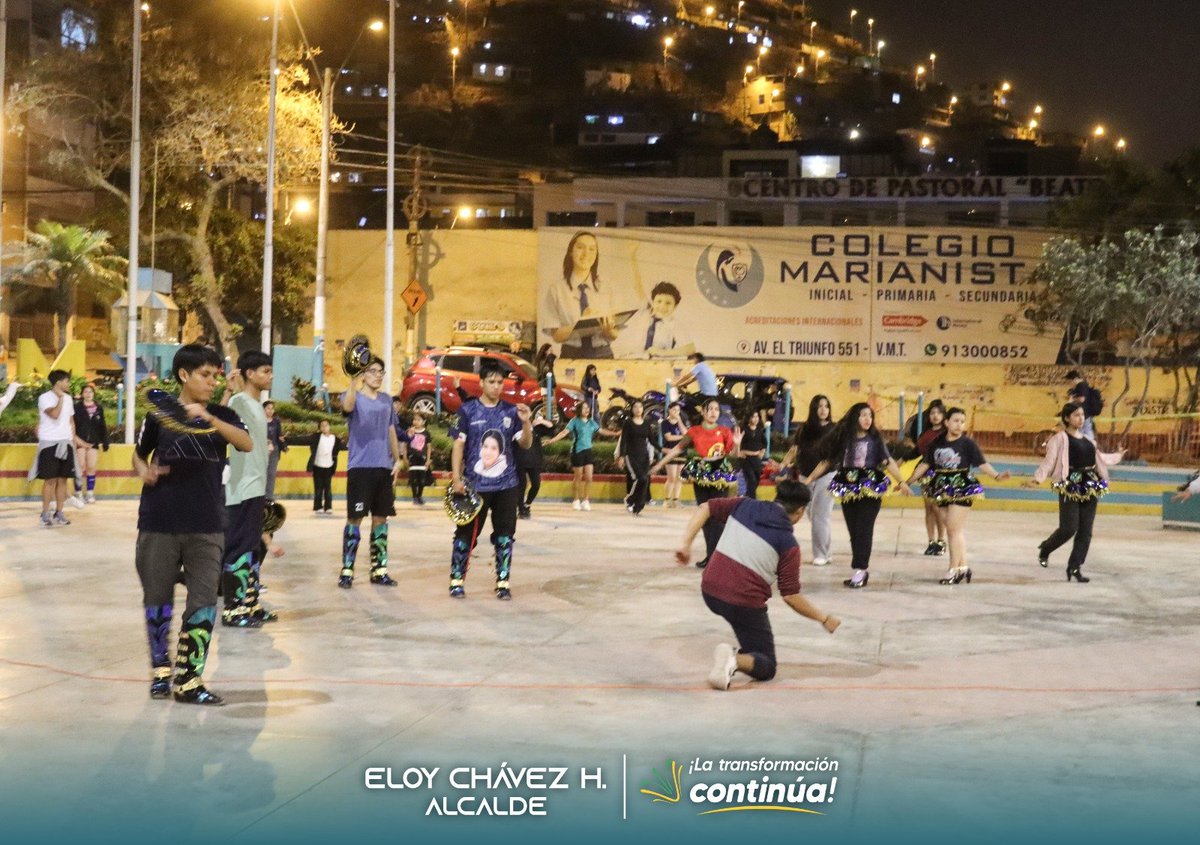 ✅La Plaza Mayor de Villa María del Triunfo luce renovada con la nueva iluminación LED. Con ello, las familias villamarianas podrán disfrutar de estos espacios públicos con tranquilidad y seguridad.
#PlazaMayor #LaTransformaciónContinúa #EloySíCumple