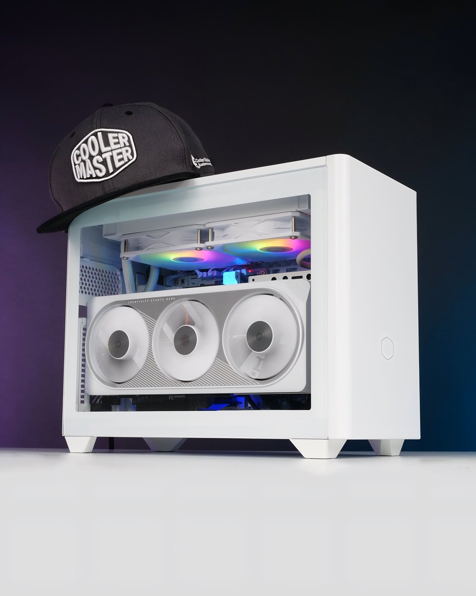 battlerigs's tweet image. Have you ever seen anything more beautiful? @CoolerMasterUK NR200P V2 with @AORUS_UK AERO hardware 🥶 #pcbuild #miniitx #sfx #gamingrigs