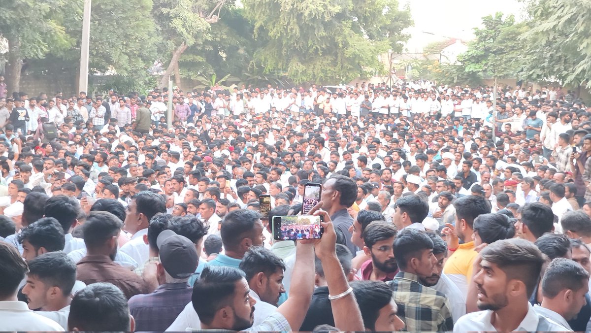 hanumanbeniwal's tweet image. कुड़ी भगतासनी, जोधपुर में अनिता जाट हत्याकांड के प्रकरण में न्याय की मांग को लेकर चल रहे धरने में हजारों लोगों के साथ मौजूद हुं !