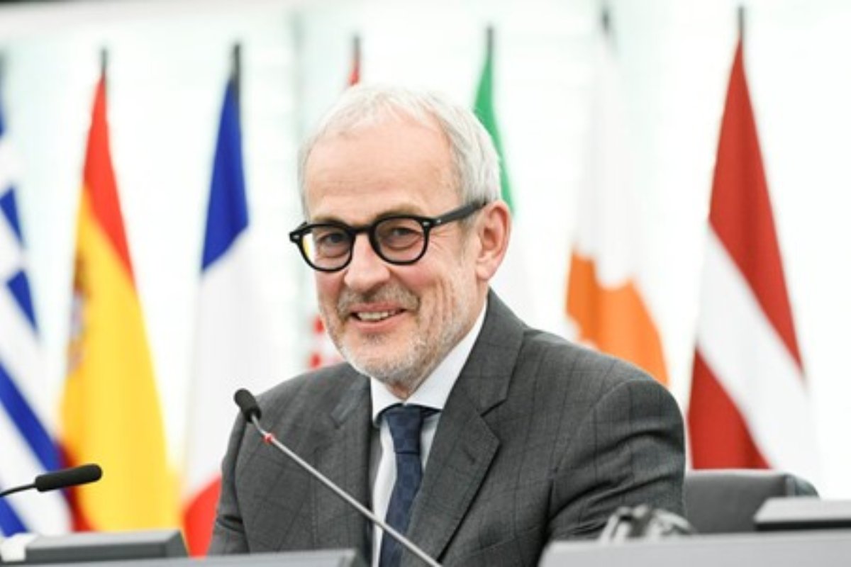 the_IRU's tweet photo. MEP @robertszile discusses #drivershortages, #safeparking and #decarbonisation in a new @Euractiv interview.
His reflections closely align with IRU’s EU Manifesto, presented to MEPs in October.
➡️https://t.co/HcGEYLrryH
#DriveEUForward #RoadTransport https://t.co/SmxhKTM9sz