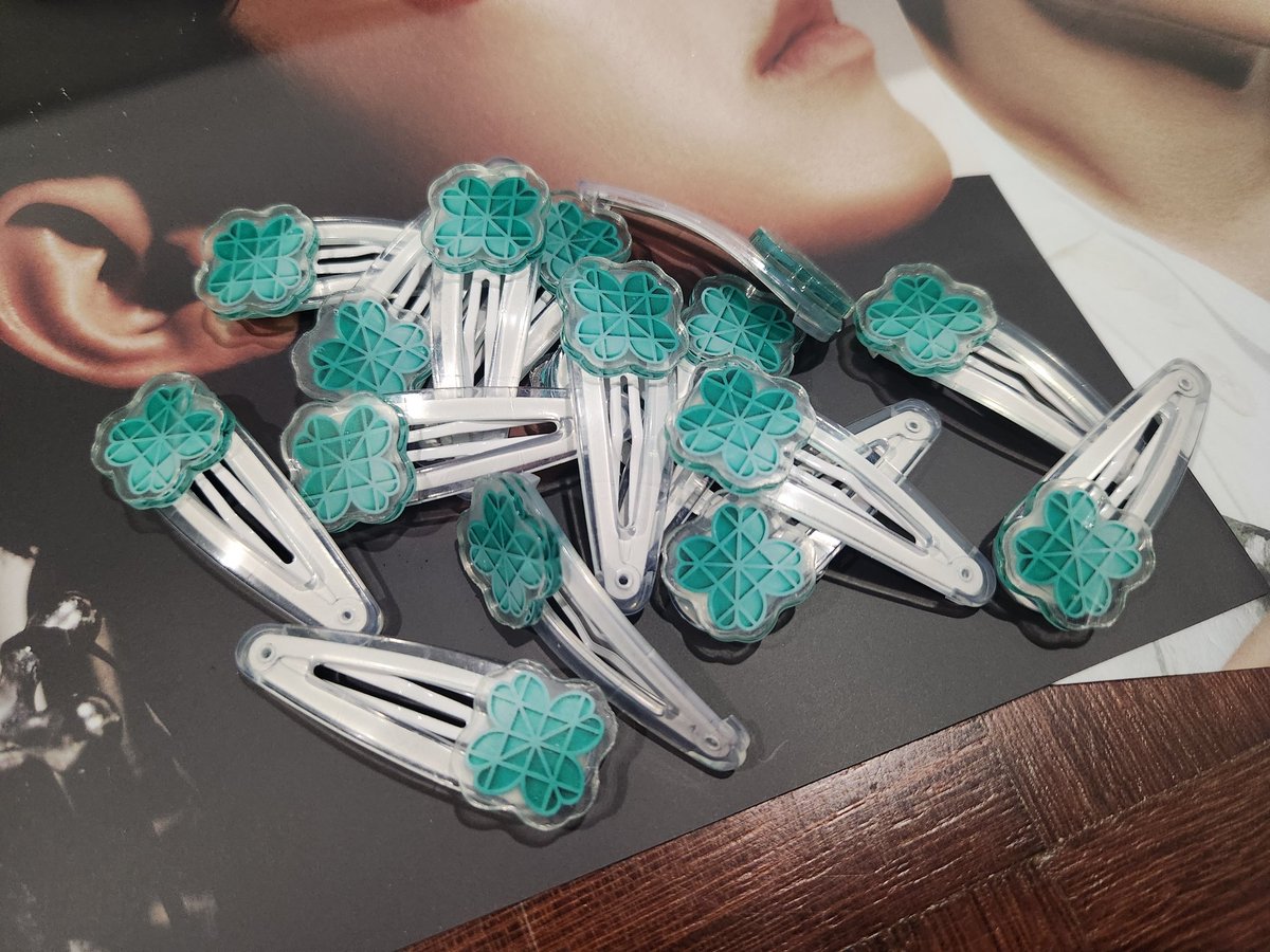 thischamsaelife's tweet photo. .☘︎ ́˖ #DAY6inSG fansupport

Hi~ I'll be giving out some extra acrylic clover hair clips from our KL fansupport 🩵

ꕥ 30 pcs
ꕥ RT + like
ꕥ Limited trades, pls DM!

🍀 See you this Friday  ٩(ˊᗜˋ*)و ♡

#FOREVERYOUNGinSG #DAY6_3RD_WORLDTOUR https://t.co/rFlbGkXXmS