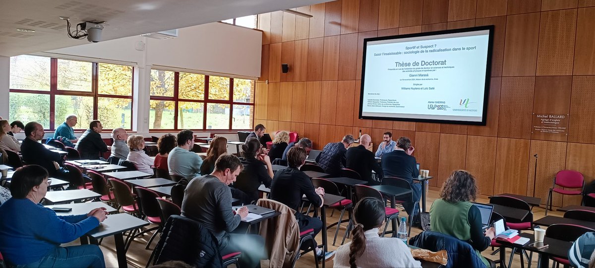 La soutenance de Thèse de doctorat de Gianni Marasa démarre à l' <a href="/RechercheArtois/">Recherche Université d'Artois</a> ! Une quarantaine de  collègues, amis, chercheurs et membres de la famille sont présents ! 🔥 <a href="/izacaby/">CABY</a> <a href="/nicolas_penin/">nicolas penin</a> <a href="/Ecrirelesport/">Ecrire le sport</a> <a href="/SandroSiHing/">Sandro Porrovecchio</a> #SPORT #SOCIOLOGIE #RADICALISATION
