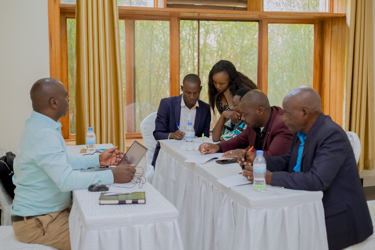 <a href="/MusanzeDistrict/">Musanze District</a> harikubera inama nyunguranabitekerezo yahuje abakora ifumbure mborera, abahinzi n'abayobozi bahagarariye ubuhinzi mu turere twa <a href="/RwandaNorth/">Northern Province/ Rwanda</a> bigirahamwe icyakorwa muguteza imbere ikoreshwa ry'ifumbere mborera.
Aya mahugurwa yateguwe na <a href="/HingaWunguke/">USAID Hinga Wunguke</a>  na @MINAGRI